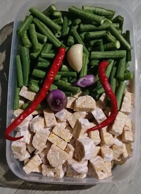 Tumis kacang panjang tempe