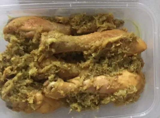 Paha ayam bawah bumbu lengkuas