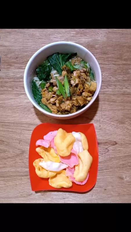      Mie Ayam Nampol
