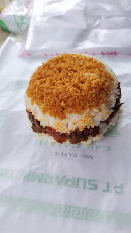 Nasi kepal baby cumi