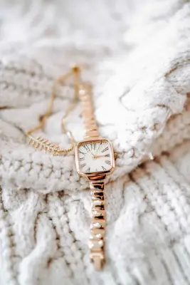 Jam Tangan Wanita Gelang Kotak Gold