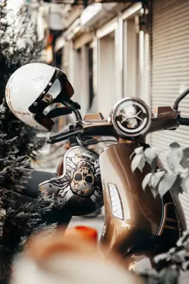 Helm Bogo Putih Kaca Datar