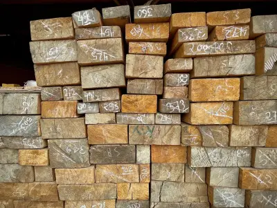 Balok Kayu Kamper 6x12 (4 m)