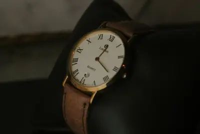 Jam Tangan Klasik Angka Romawi Strap Kulit