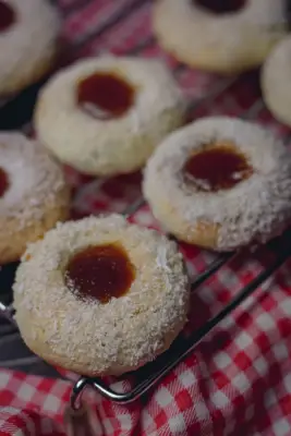 Kue Selai Stroberi (Thumbprint)
