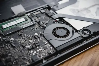 Pasang Upgrade RAM / SSD Laptop