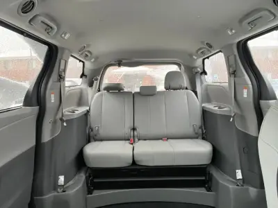 Jok Baris Ketiga MPV