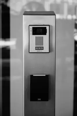 Interkom Video + Kartu Akses