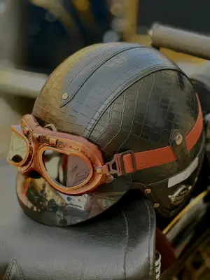 Helm Kulit Klasik + Kacamata Aviator