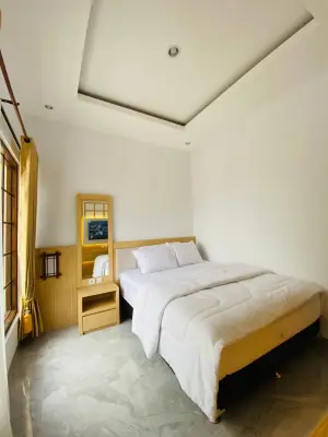 Kamar Kos Bersih Siap Huni / Bulan