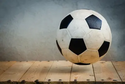 Bola Sepak Klasik Hitam Putih