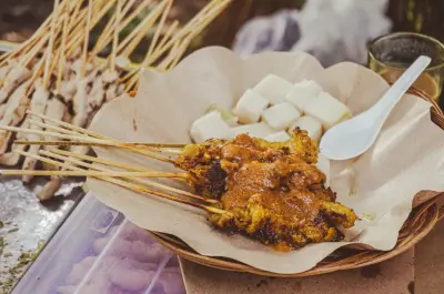 Sate Ayam + Lontong