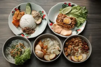 Paket Gudeg Komplit (Nasi, Telur, Lauk)
