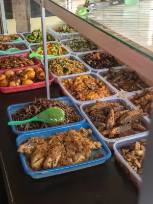 Nasi Campur Warteg (Pilih Lauk)