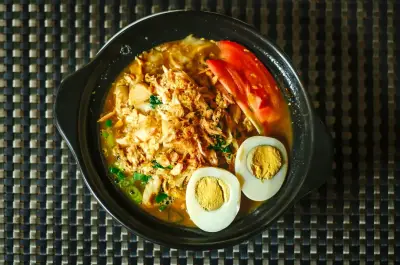 Mie Kuah Soto Telur
