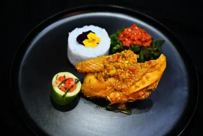 Nasi Ayam Bumbu Kuning