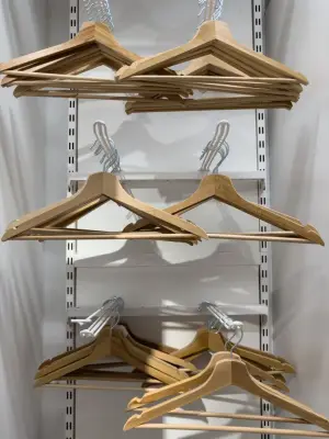 Hanger Baju Kayu isi 5