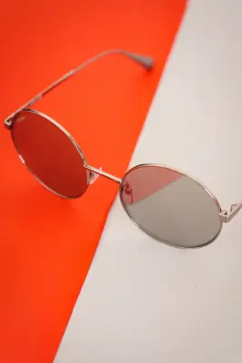 Kacamata Hitam Bulat Lensa Warna
