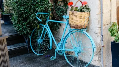 Sepeda Mini Biru Keranjang