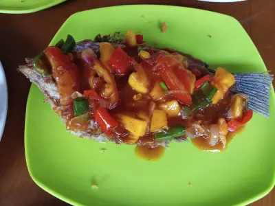 Ikan nila goreng Asem manis