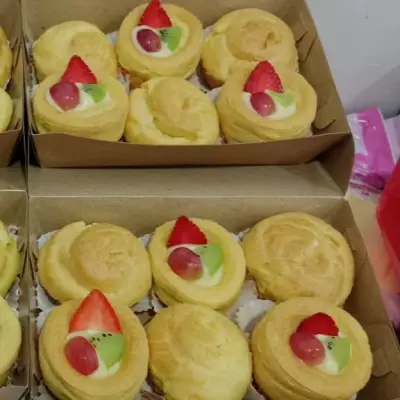 Kue Sus Mix 1 box 6pcs(3 original+3 toping buah)Pre-Order khusus bekasi, jawabarat