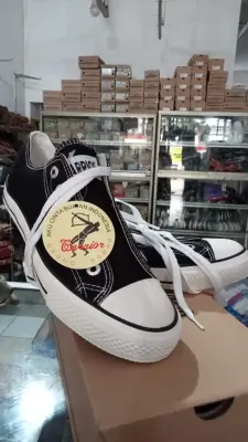 Sepatu warior