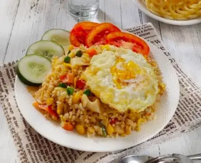 Nasi goreng ayam telur