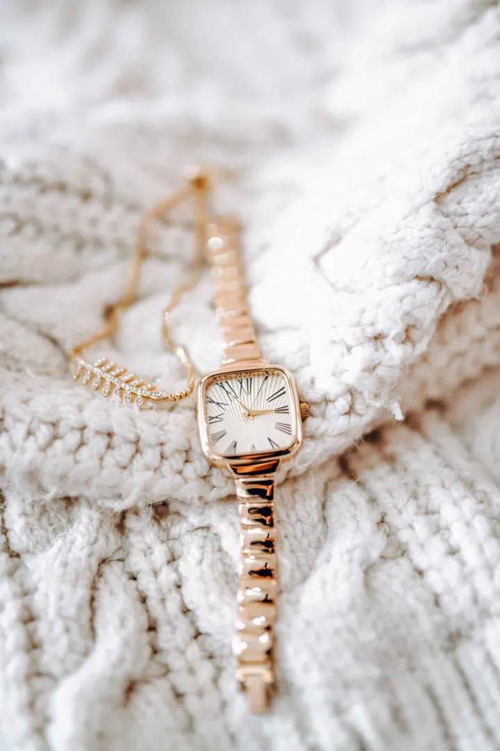 Jam Tangan Wanita Gelang Kotak Gold