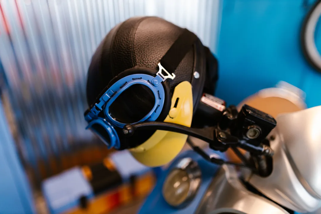 Helm Kulit Coklat + Goggle Biru