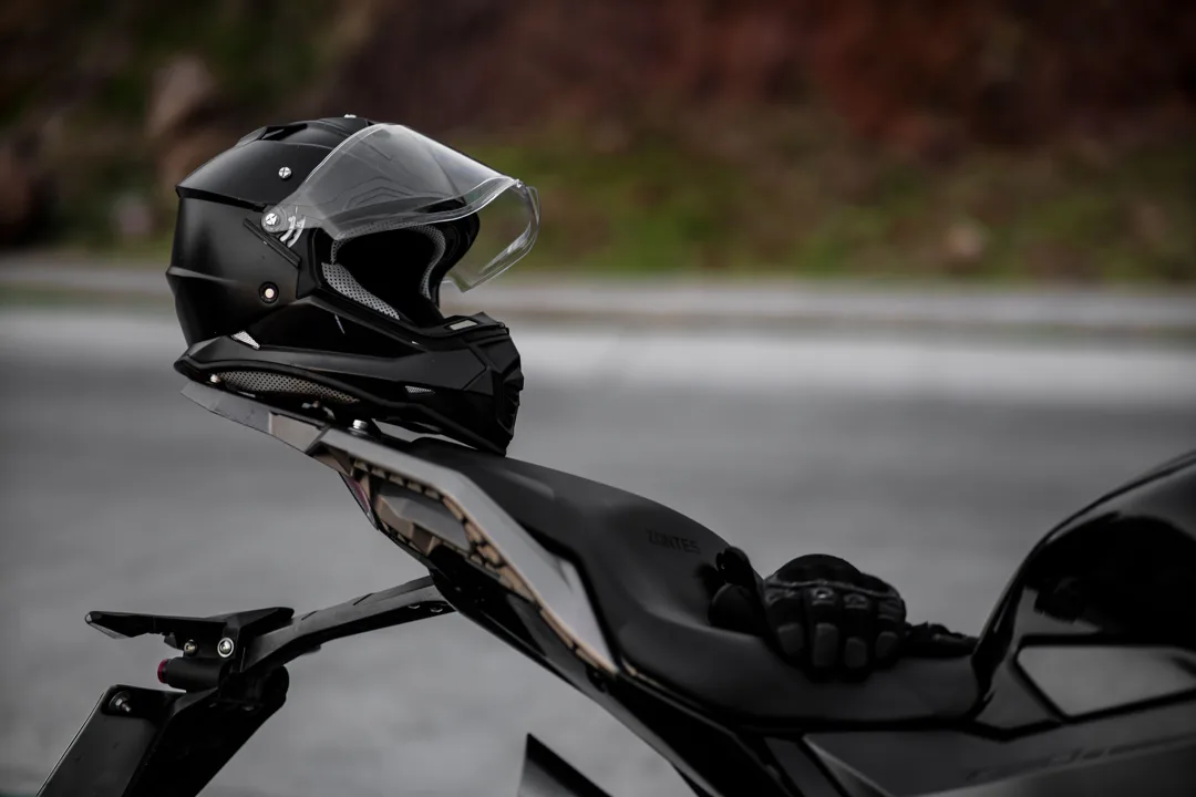 Helm Full Face Hitam Doff Kaca Smoke