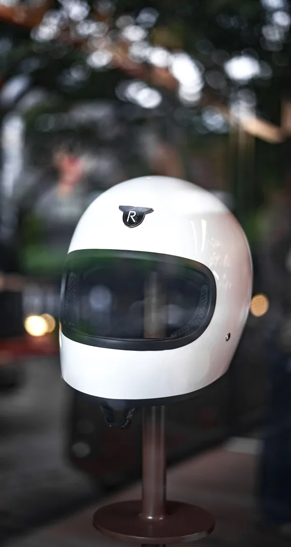Helm Full Face Retro Putih