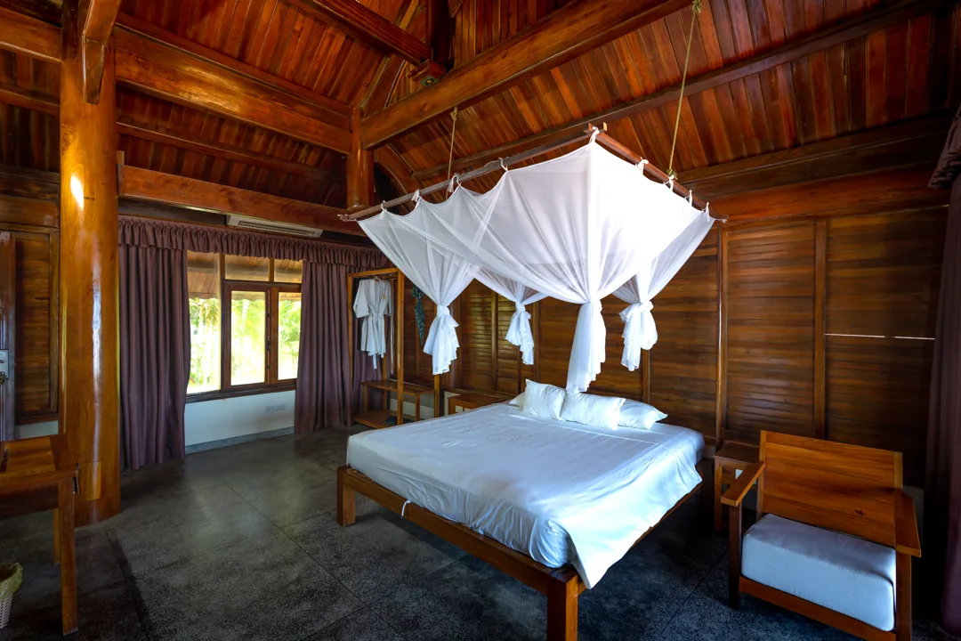 Homestay Kamar Kayu Kelambu / Malam