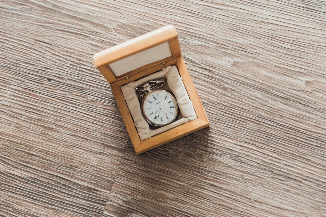 Jam Tangan + Kotak Kado Kayu