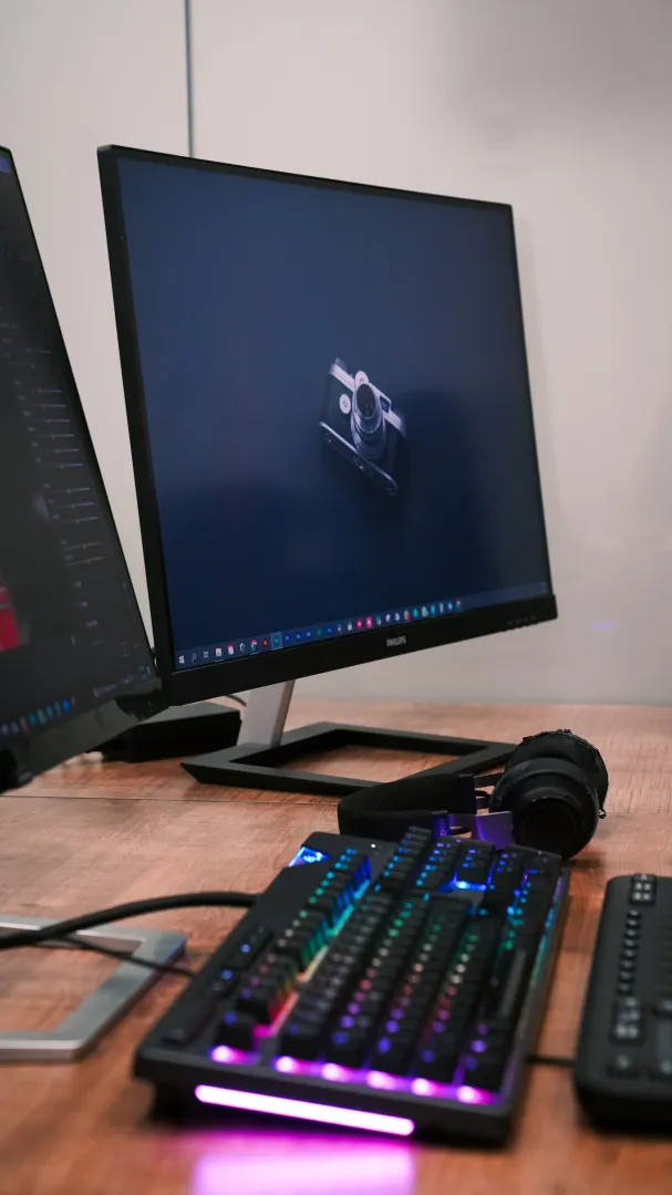 Monitor Gaming + Keyboard RGB