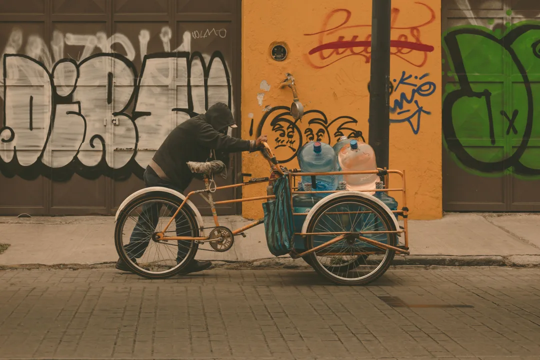 Langganan Antar Galon (Becak / Motor)
