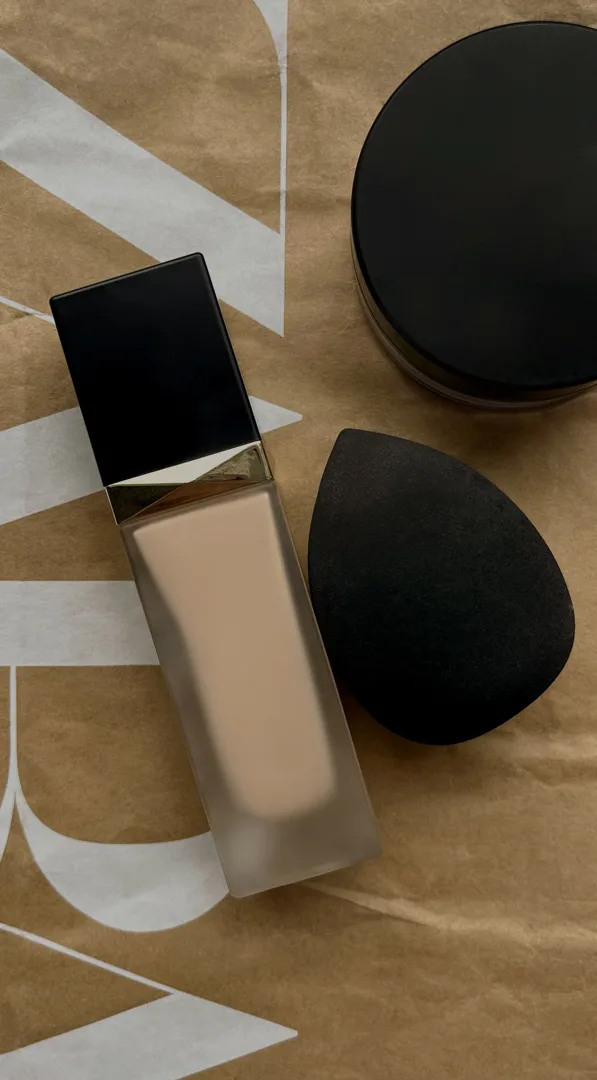 Foundation Cair + Beauty Blender