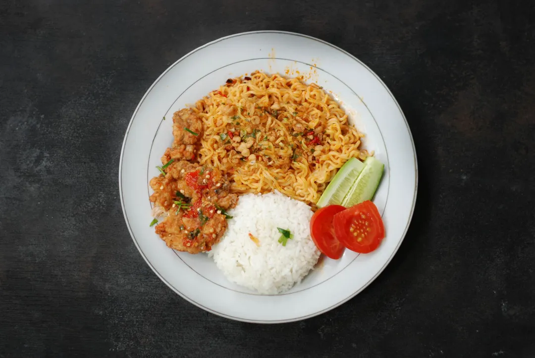 Mie Goreng Pakai Nasi