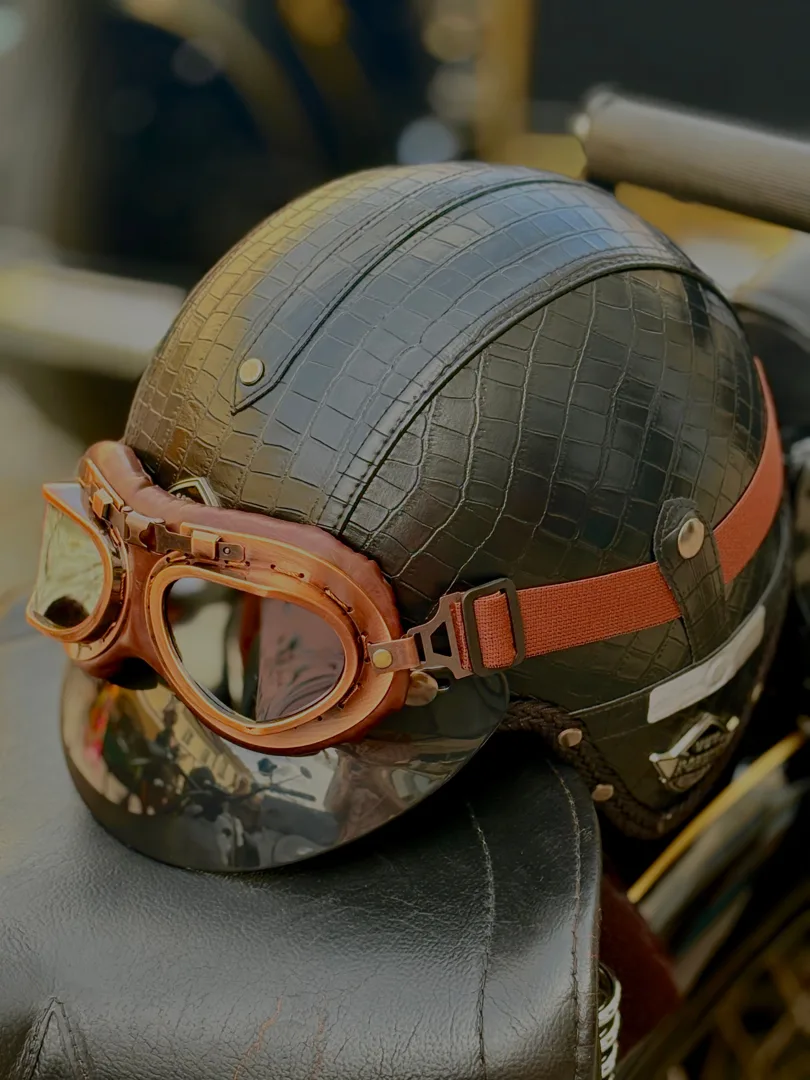 Helm Kulit Klasik + Kacamata Aviator