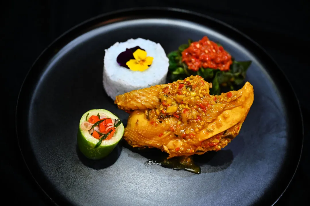 Nasi Ayam Bumbu Kuning