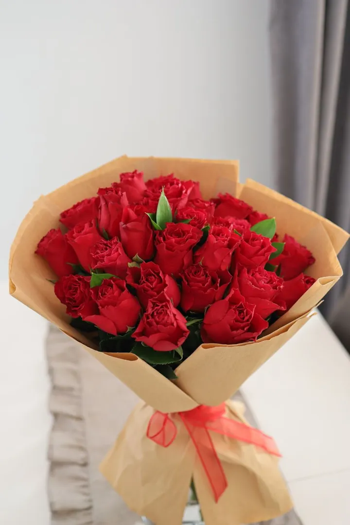 Buket Mawar Merah Kertas Kraft