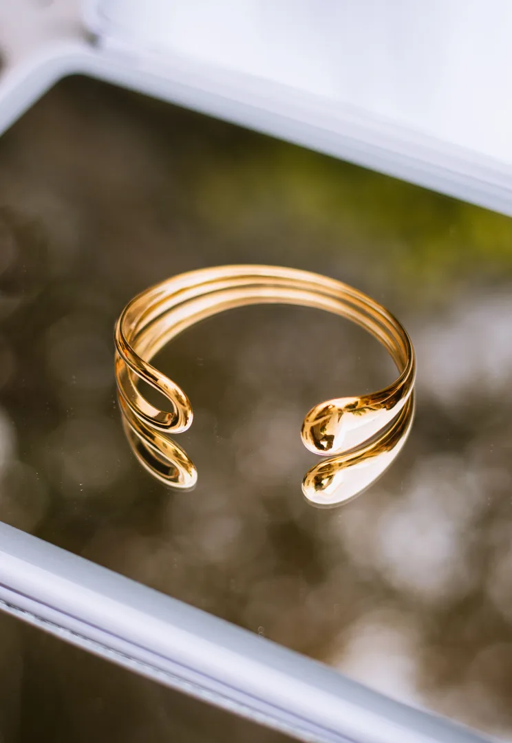 Gelang Cuff Terbuka Lapis Emas