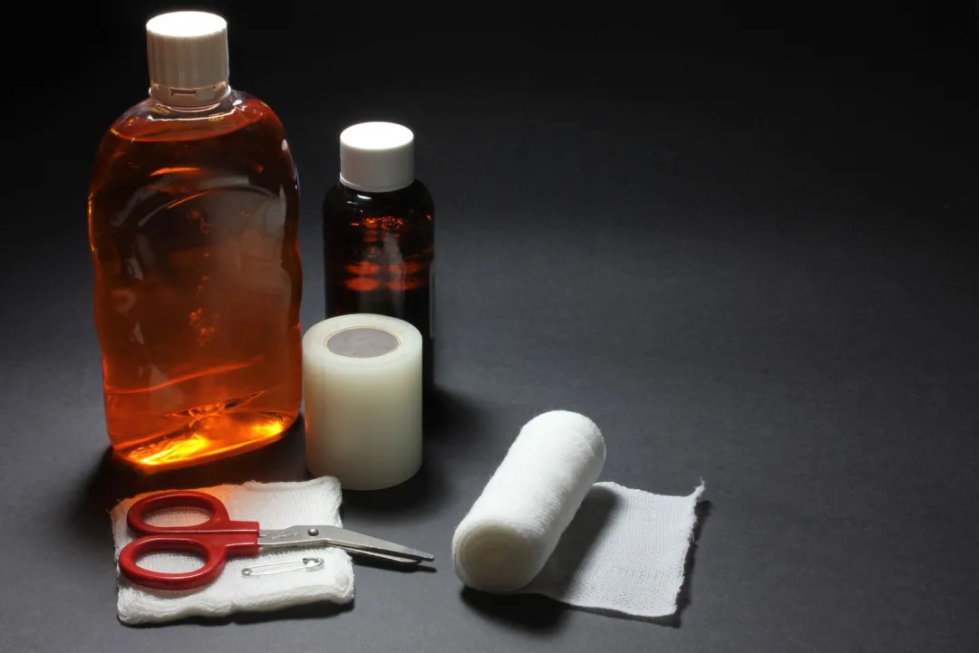 Antiseptik Cair & Perban Gulung
