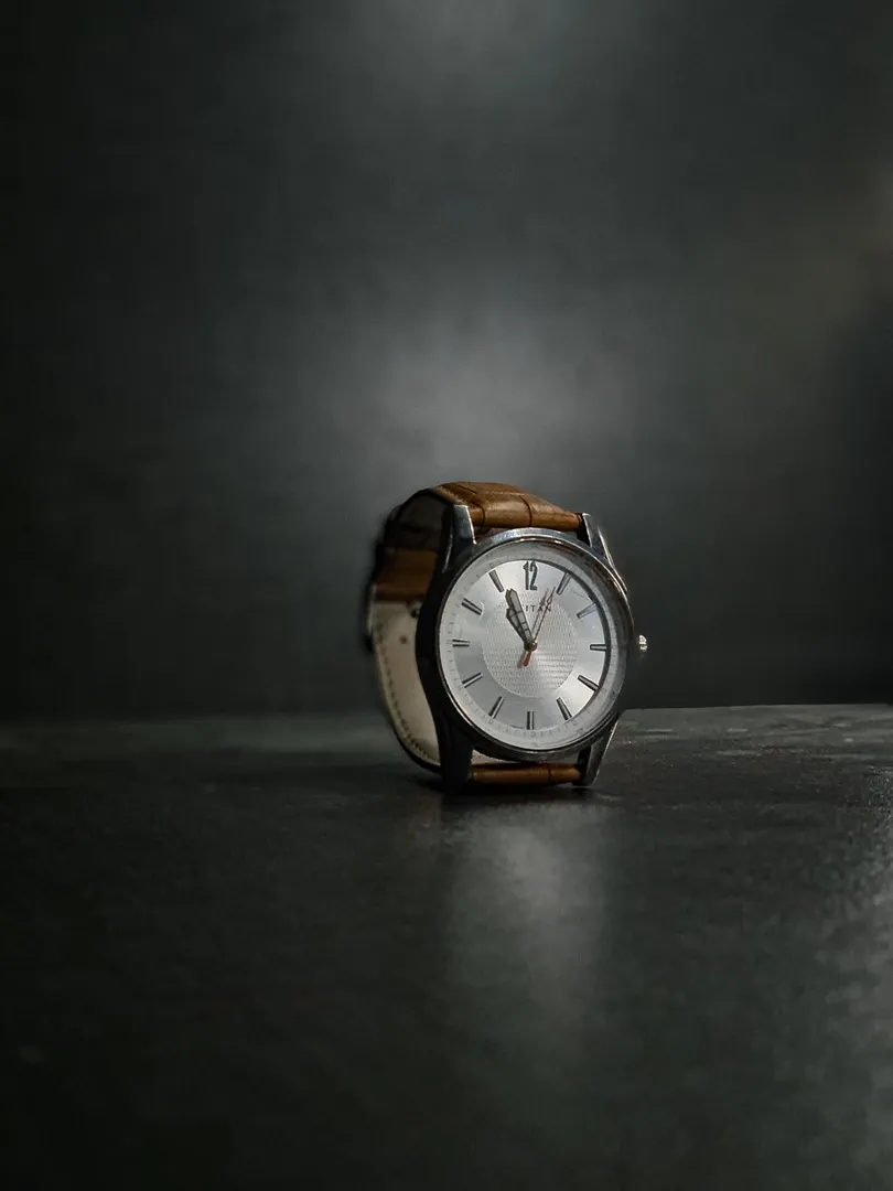 Jam Tangan Pria Silver Strap Kulit