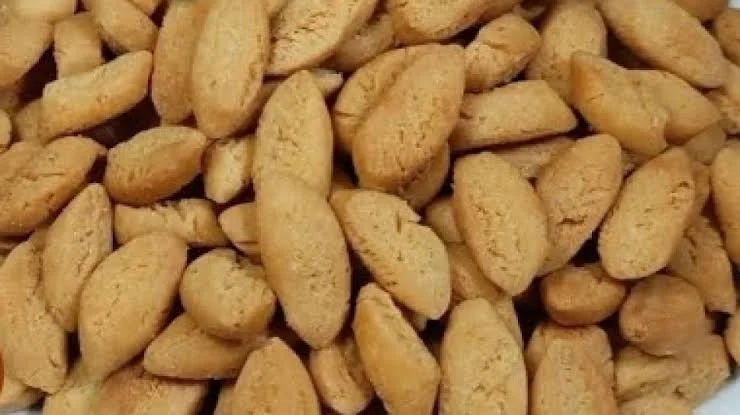 Biji Ketapang gurih renyah