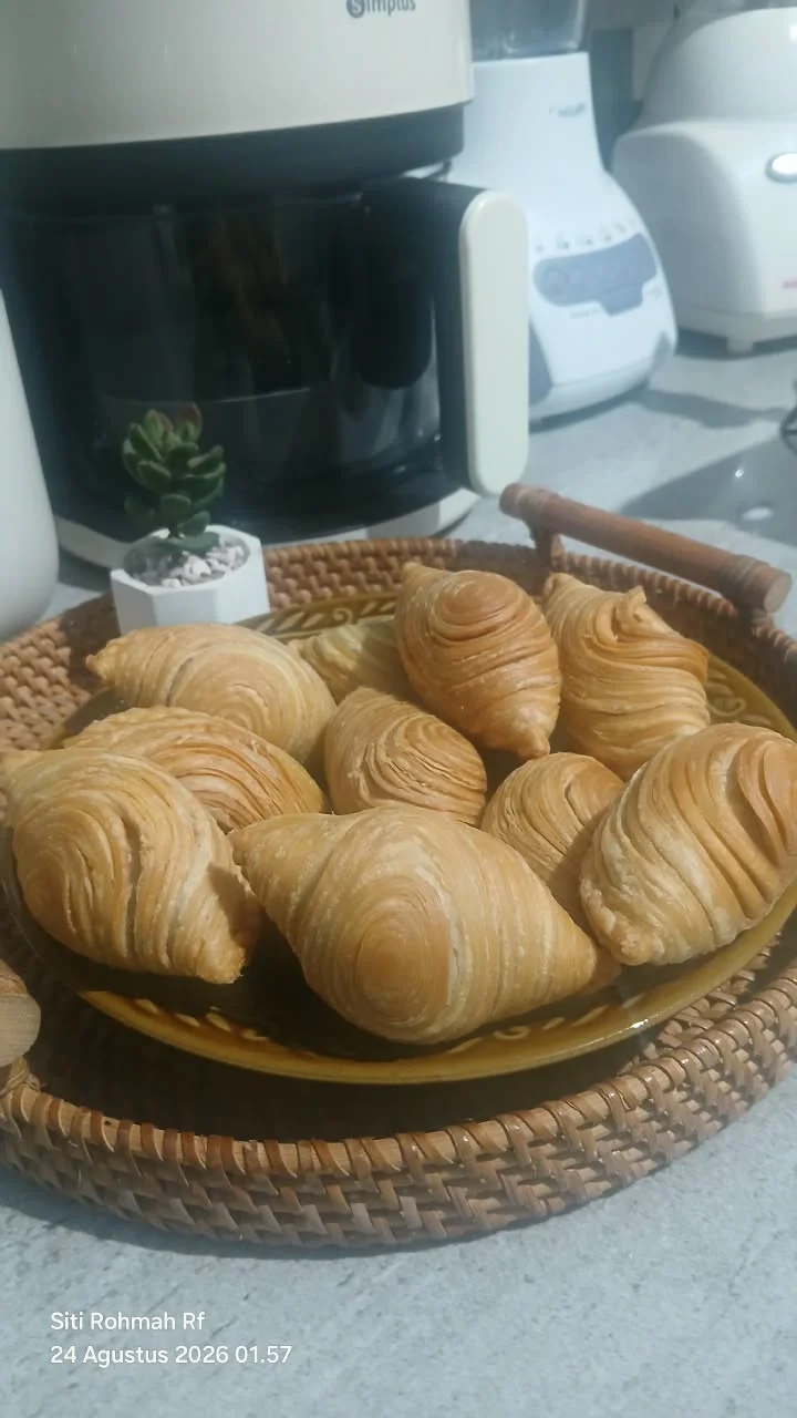 Karipap Frozen dg varian isi Sayur, Ayam , Usus, Ubi Keju, Matcha Keju.