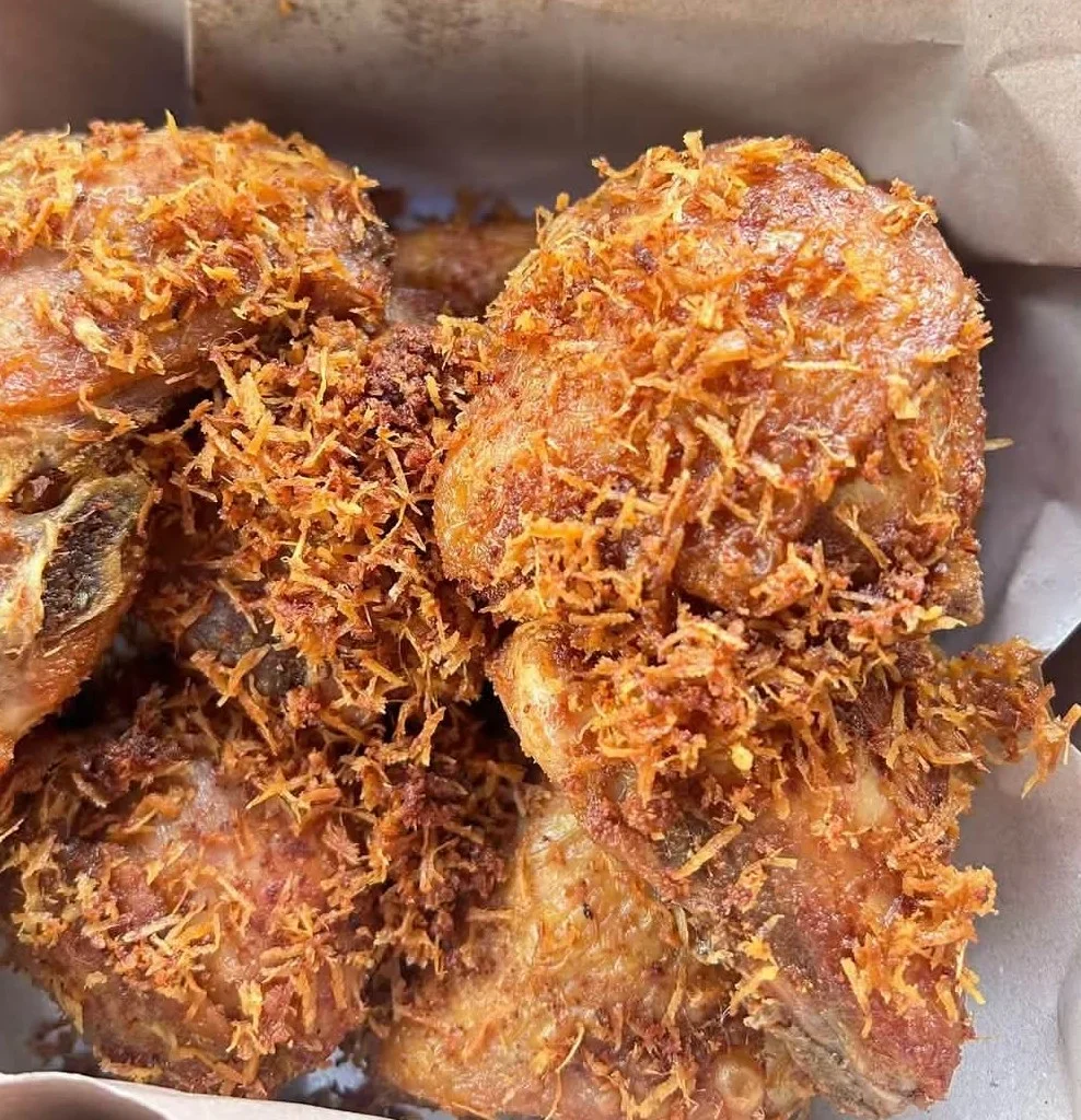 Dada atas goreng serundeng