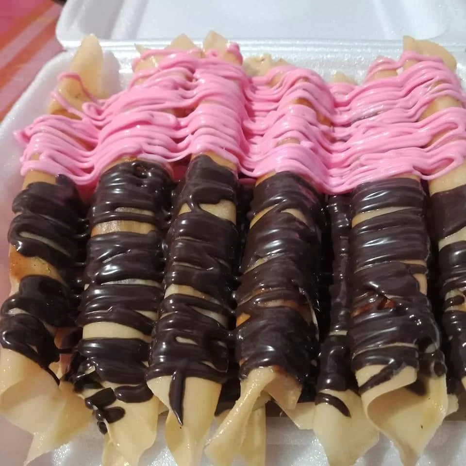 Banana roll toping coklat strawberry