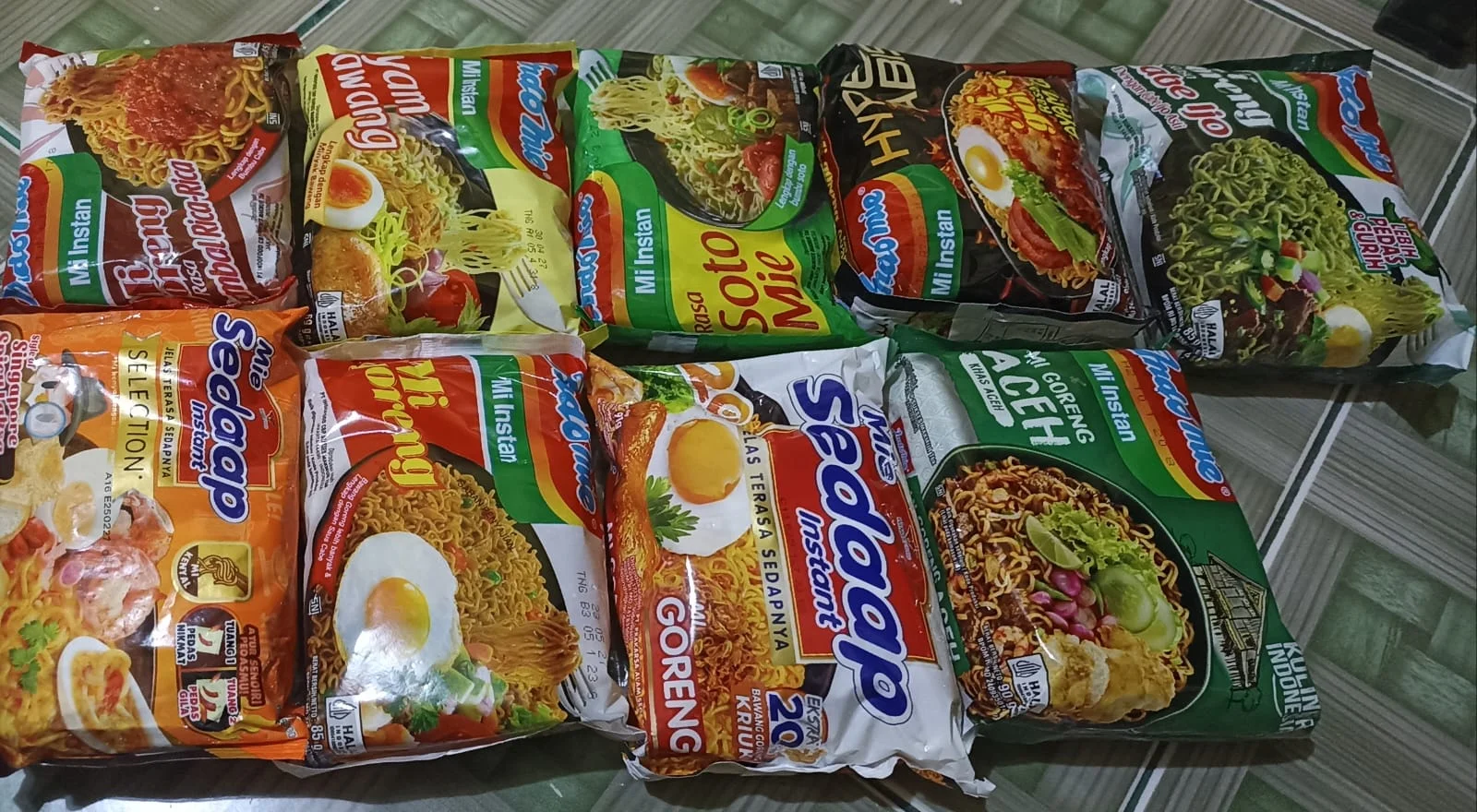 Mie kuah dan mie goreng