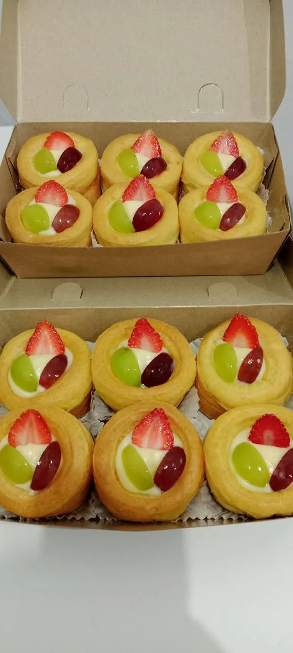 Kue Sus toping Buah segar 1 box isi 6pcs(Pre-Order)