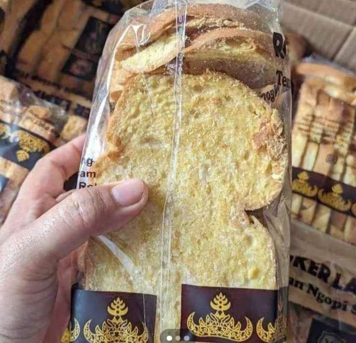 Roti kering Monica loren